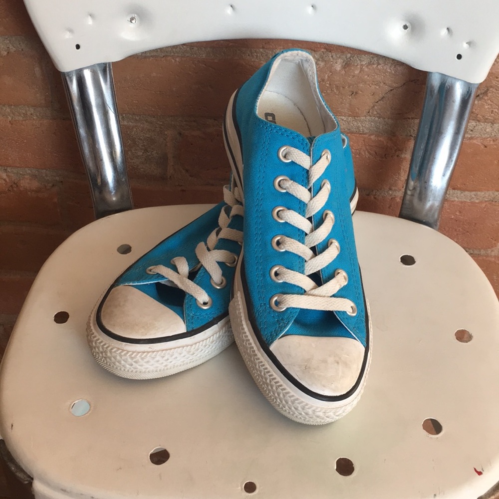 Converse! Men’s 5 Women’s 7